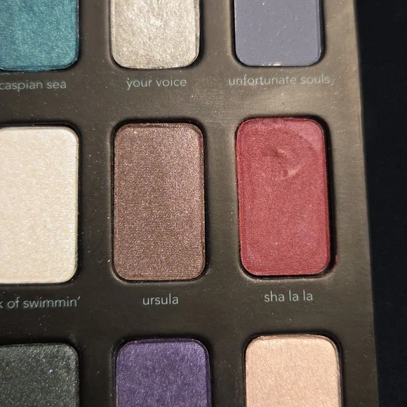 Disney Pricesss Storybook Eyeshadow Pallets - Picture 8 of 13